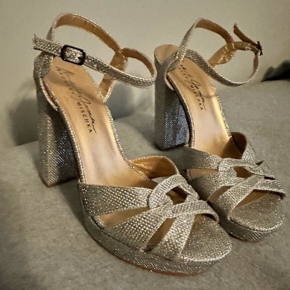 Badgley Mischka Shoes - Badgley Mischka silver glitter shoes size 9 prom wedding